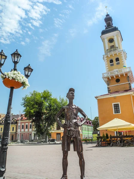 Kamianets Podilskyi Ucrânia Agosto 2017 Monumento Turista Praça Central — Fotografia de Stock