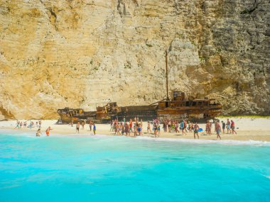 Batık Bay, Zakynthos Island, Yunanistan - 26 Temmuz 2017: Gemi plajındaki turist.