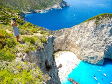Batık koyu arka plan, Zakynthos Island, Yunanistan clifff kenarında yakınındaki turistik.