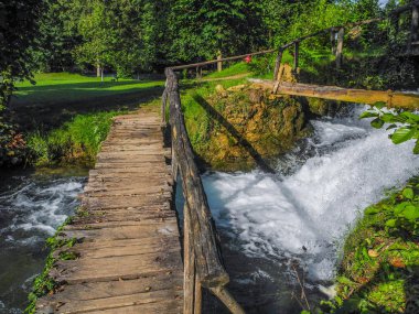 Şelalenin Slunj ve Kur'an. Hırvatistan.