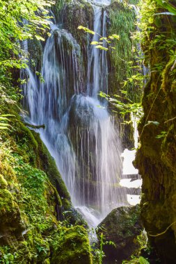 Şelalenin Slunj ve Kur'an. Hırvatistan.