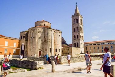 Zadar, Hırvatistan - 6 Temmuz 2018: Zadar eski şehir turist.
