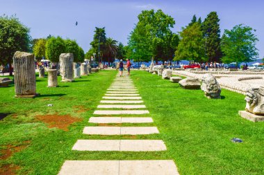 Zadar, Hırvatistan - 6 Temmuz 2018: Cityscape ve Zadar eski şehir mimarisi.