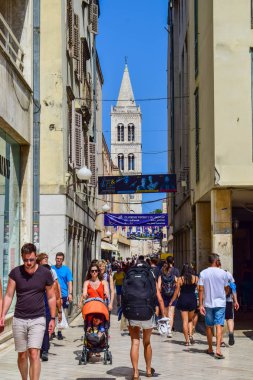Zadar, Hırvatistan - 6 Temmuz 2018: Zadar eski şehir turist.