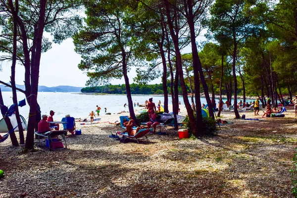 Pakostane Kroatien Juli 2018 Semesterfirare Stranden — Stockfoto