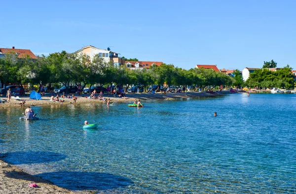 Srima Chorwacja Lipca 2018 Urlopowiczów Plaży Ciepły Słoneczny Dzień — Zdjęcie stockowe