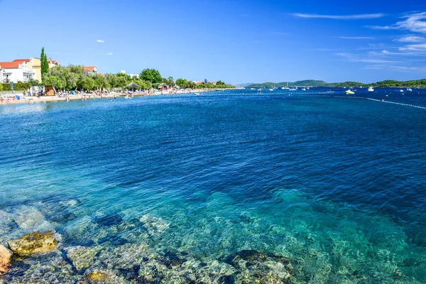 Vakantiegangers Het Strand Srima Kroatië — Stockfoto