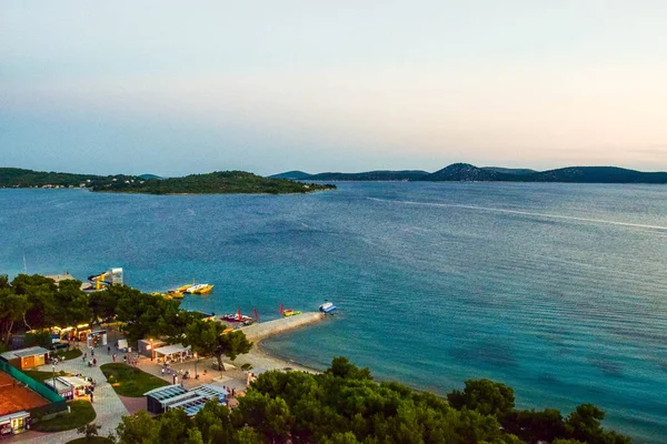 La spiaggia di Vodice, Croazia . — Foto Stock
