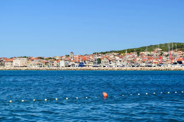 Het stadsbeeld van Vodice. — Stockfoto