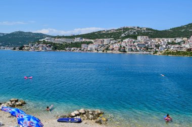 Cityscape ve Neum plajı,