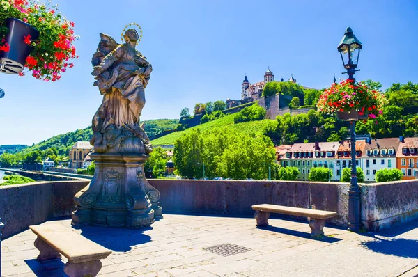 Wurzburg Tyskland Juli 2019 Statyer Mary Står Drake Den Gamla — Stockfoto