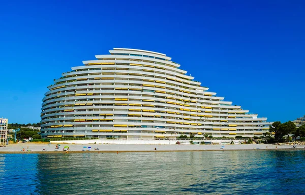 Villeneuve Loubet Luglio 2019 Paesaggio Estivo Amiral Building Spiaggia Ghiaia — Foto Stock