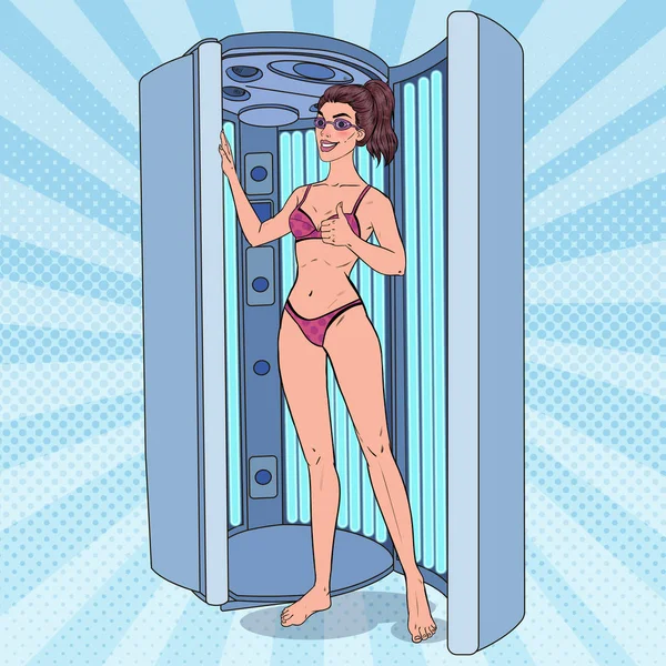 Pop Art Belle Femme en Solarium. Jolie fille sexy se préparant pour le bronzage. Procédure de soins de la peau. Illustration vectorielle — Image vectorielle