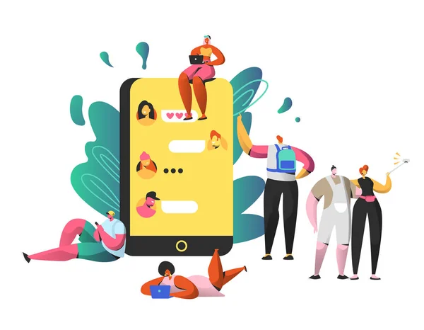 Social Networking Chat sur Big Smartphone. Homme et femme prennent Selfie ensemble. Les gens écrivent des commentaires et aiment Post. Communauté de personnages Happy Girl avec ordinateur portable dessin animé plat Illustration vectorielle — Image vectorielle