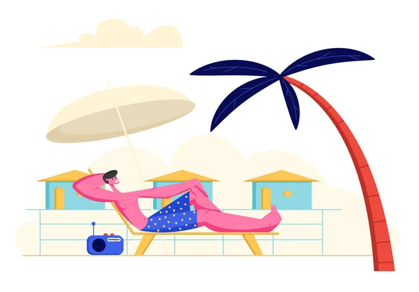Young Man Lounging and Listening Radio Music on Chaise Lounge under Sun Umbrella and Palm Tree on Sea Beach at Summer Time Vacation. Relajación Turística en Seaside Resort Dibujos Animados Vector plano Ilustración — Vector de stock