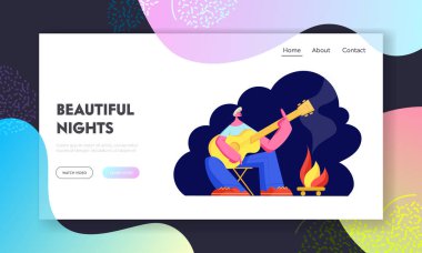 Gece Kampı 'nda Gitar Çalan Genç Adam ve Şarkı Söyleyen Şarkılar, Turistik Yürüyüş Yaz Kampı Hafta Sonu. Web sitesi İniş Sayfası, Web Sayfası. Çizgi film Düz Vektör İllüstrasyonu, Banner