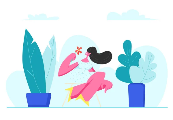 Mujer joven y adorable con flores en las manos Siéntate en el taburete al aire libre entre pantalones verdes. Ocio de verano, tiempo libre. Personaje femenino Admire de la naturaleza o posando para artista Dibujos animados plana Vector Ilustración — Vector de stock