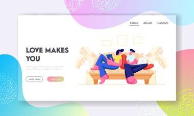 Mutlu Çift Kitap ve Laptop ile Kanepede Oturan Evde Birlikte Rahatlatıcı. Erkek ve Kadın Karakterler Hafta Sonu, Web Sitesi Açılış Sayfası, Web Sayfası Zaman harcama. Karikatür Düz Vektör İllüstrasyon, Afiş