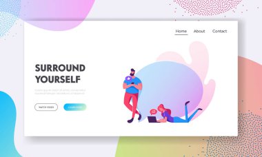 Akıllı Teknolojiler İnsan Hayatında Web Sitesi Açılış Sayfası, Akıllı Telefon ve Laptop ile Genç Adam ve Kadın İnternet Hizmetleri Sosyal Medya Web Sayfası Kullanarak Sohbet. Karikatür Düz Vektör İllüstrasyon, Afiş