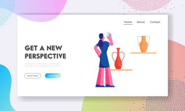 Tarih Öncesi Sergi Web Sitesi Açılış Sayfası, Antik Tarih Müzesi'ni Ziyaret Eden Turist Kadın, Akıllı Telefon Eski Vazolar, Eğitim, Web Sayfası Hakkında İzleme ve Çekim. Karikatür Düz Vektör İllüstrasyon, Afiş