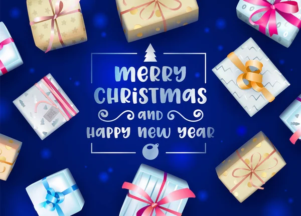 Merry Christmas en Happy New Year wenskaart of banner met creatieve typografie en kleurrijke verpakt geschenkdozen op blauwe onscherpe achtergrond. Huidige briefkaart. Realistische 3D vector illustratie — Stockvector