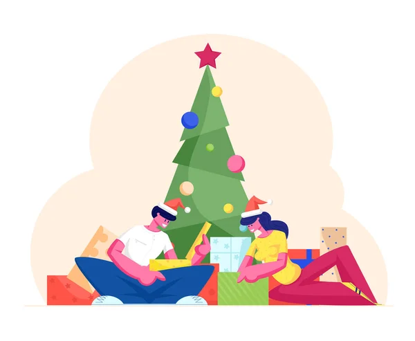 Festliga människor tecken fira nyår och jul helgdagar. Man och kvinna i jultomten hattar sitter på dekorerade Fir Tree öppningsgåvor och göra presenter. Tecknad platta vektor Illustration — Stock vektor
