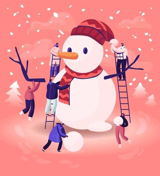 Μικροσκοπικοί ανδρικοί και γυναικείοι χαρακτήρες που παίζουν τη χειμωνιάτικη μέρα κάνοντας τον αστείο χιονάνθρωπο να στέκεται στις σκάλες στην οδό με τις χιονοπτώσεις. Χριστουγεννιάτικη σκηνή διακοπών, χαιρετούν κάρτα καρτούν επίπεδη διανυσματική εικονογράφηση — Διανυσματικό Αρχείο