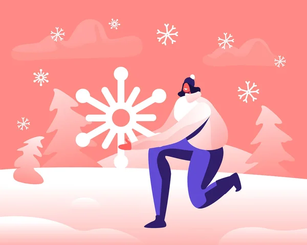 Mujer joven feliz en suéter de punto y soporte de sombrero en la rodilla sosteniendo enorme copo de nieve jugando con nieve en invierno paisaje al aire libre fondo, vacaciones de Navidad Dibujos animados plana Vector Ilustración — Vector de stock