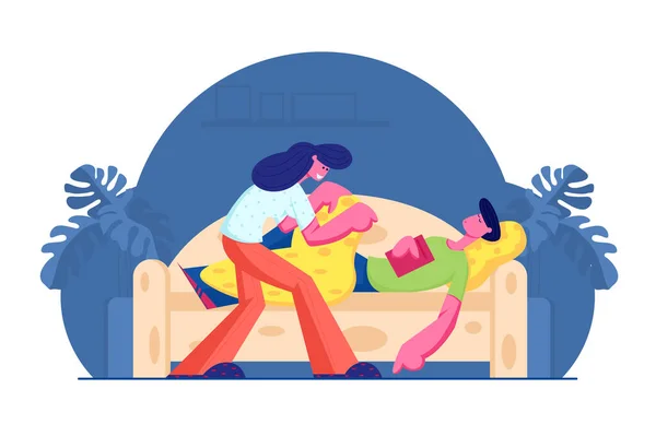 Mujer joven cubriendo con manta y cuidado del hombre durmiendo con libro en manos en el sofá. Familia feliz Pareja Hogar Vida, Amor y Relaciones. Ocio y buenas noches desea dibujos animados plana Vector Ilustración — Archivo Imágenes Vectoriales