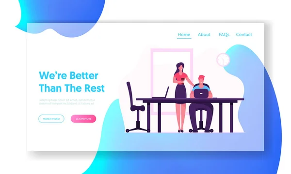 Командна робота Процес сайт Landing Page. Бізнес-леді з кавовою підставкою поблизу чоловіка сидить на столі Робота на ноутбуці в офісі. Колеги спілкуються банером веб-сторінок. Мультфільм плоский Векторні ілюстрації — стоковий вектор