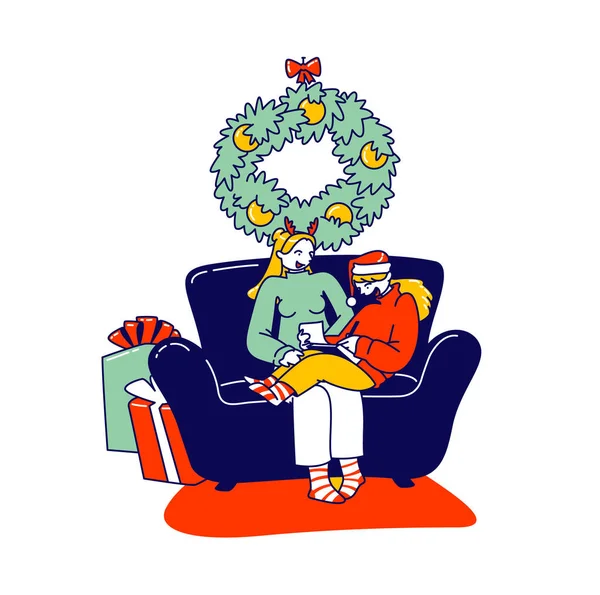 Madre e figlia sedute sul divano Lettera di scrittura a Babbo Natale che chiede regali per le vacanze di Natale, stagione festiva — Vettoriale Stock