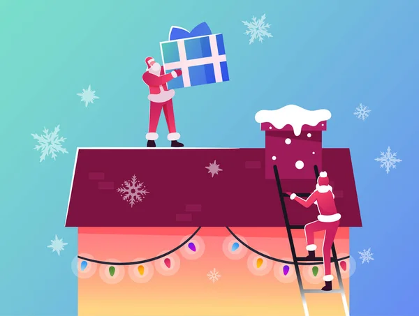 Καλά Χριστούγεννα και Καλές Χειμερινές διακοπές. Χαρακτήρες Santa Claus Αναρρίχηση από Σκάλα στην οροφή του σπιτιού — Διανυσματικό Αρχείο
