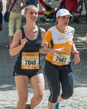 Regensburg, Bavyera, Almanya, 13 Mayıs 2018: Regensburg maraton 2018 eski şehir salonunda Katılımcısı