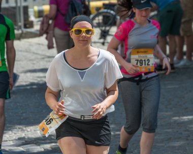 Regensburg, Bavyera, Almanya, 13 Mayıs 2018: Regensburg maraton 2018 eski şehir salonunda Katılımcısı