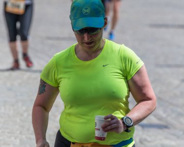Regensburg, Bavyera, Almanya, 13 Mayıs 2018: Regensburg maraton 2018 eski şehir salonunda Katılımcısı