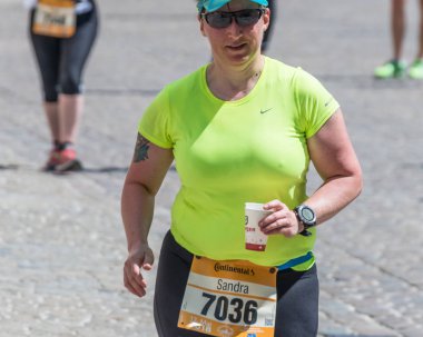 Regensburg, Bavyera, Almanya, 13 Mayıs 2018: Regensburg maraton 2018 eski şehir salonunda Katılımcısı