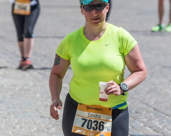 Regensburg, Bavyera, Almanya, 13 Mayıs 2018: Regensburg maraton 2018 eski şehir salonunda Katılımcısı