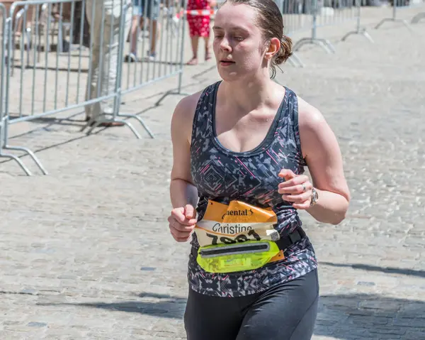 Regensburg, Bavyera, Almanya, 13 Mayıs 2018: Regensburg maraton 2018 eski şehir salonunda Katılımcısı