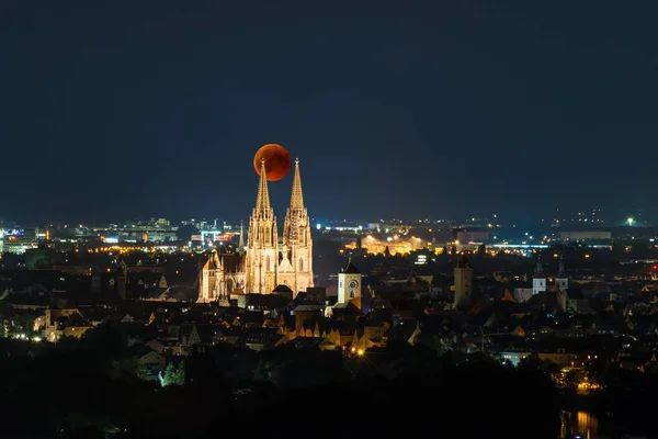 Sanatsal Temsil Kanlı Üzerinde Katedral Regensburg Temmuz 2018 Almanya — Stok fotoğraf