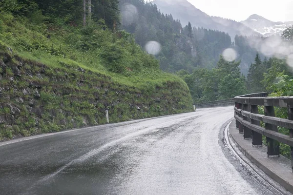 Дождевая Дорожная Поверхность Капли Дождя Лобовое Стекло Автомобиля — стоковое фото