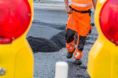Kürekler road, Almanya ile sıcak asfalt yol işçileri dağıtmak