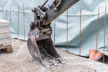 Bir inşaat alanında, Almanya üzerinde bir zincir Ekskavatör Ekskavatör kürek