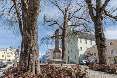 Grafenau kentinde şehir meydanında Luitpold çeşme ve Bear çeşme, Almanya