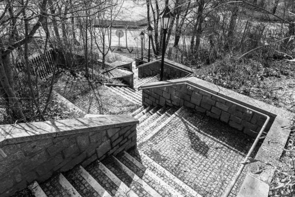 Imagem Branca Preta Escadas Pedra Parque Cima Baixo Alemanha — Fotografia de Stock