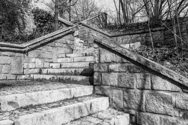 Imagem Branca Preta Escadas Pedra Parque Cima Baixo Alemanha — Fotografia de Stock