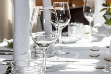 Gözlük çatal ve dekorasyon ile bir düğün masa dekorasyonu, Almanya