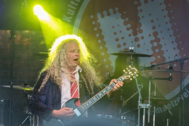 Regensburg, Bavyera, Almanya, 30 Haziran 2019, Regensburg vatandaş festivalinde Grieser Spitz'de Ac/Dc Revival Band Performansı 2019, Almanya