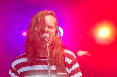Regensburg, Bavyera, Almanya, 30 Haziran 2019, Regensburg vatandaş festivalinde Grieser Spitz'de Ac/Dc Revival Band Performansı 2019, Almanya
