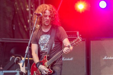 Regensburg, Bavyera, Almanya, 30 Haziran 2019, Regensburg vatandaş festivalinde Grieser Spitz'de Ac/Dc Revival Band Performansı 2019, Almanya