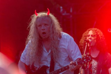 Regensburg, Bavyera, Almanya, 30 Haziran 2019, Regensburg vatandaş festivalinde Grieser Spitz'de Ac/Dc Revival Band Performansı 2019, Almanya